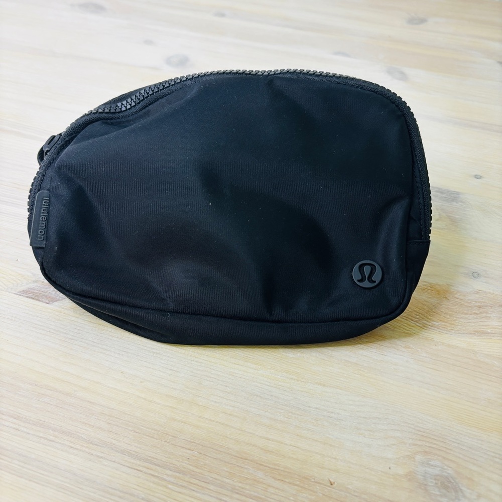 Everywhere Belt Bag 1L